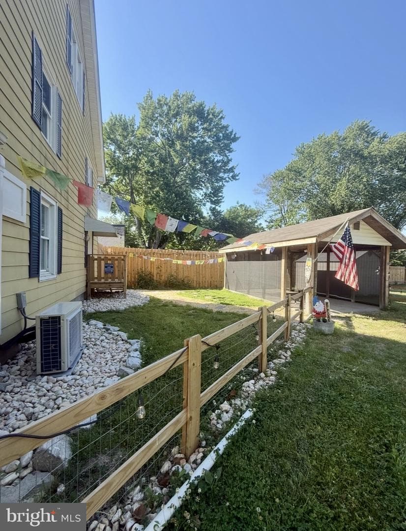 111 E Lillian Street photo 30