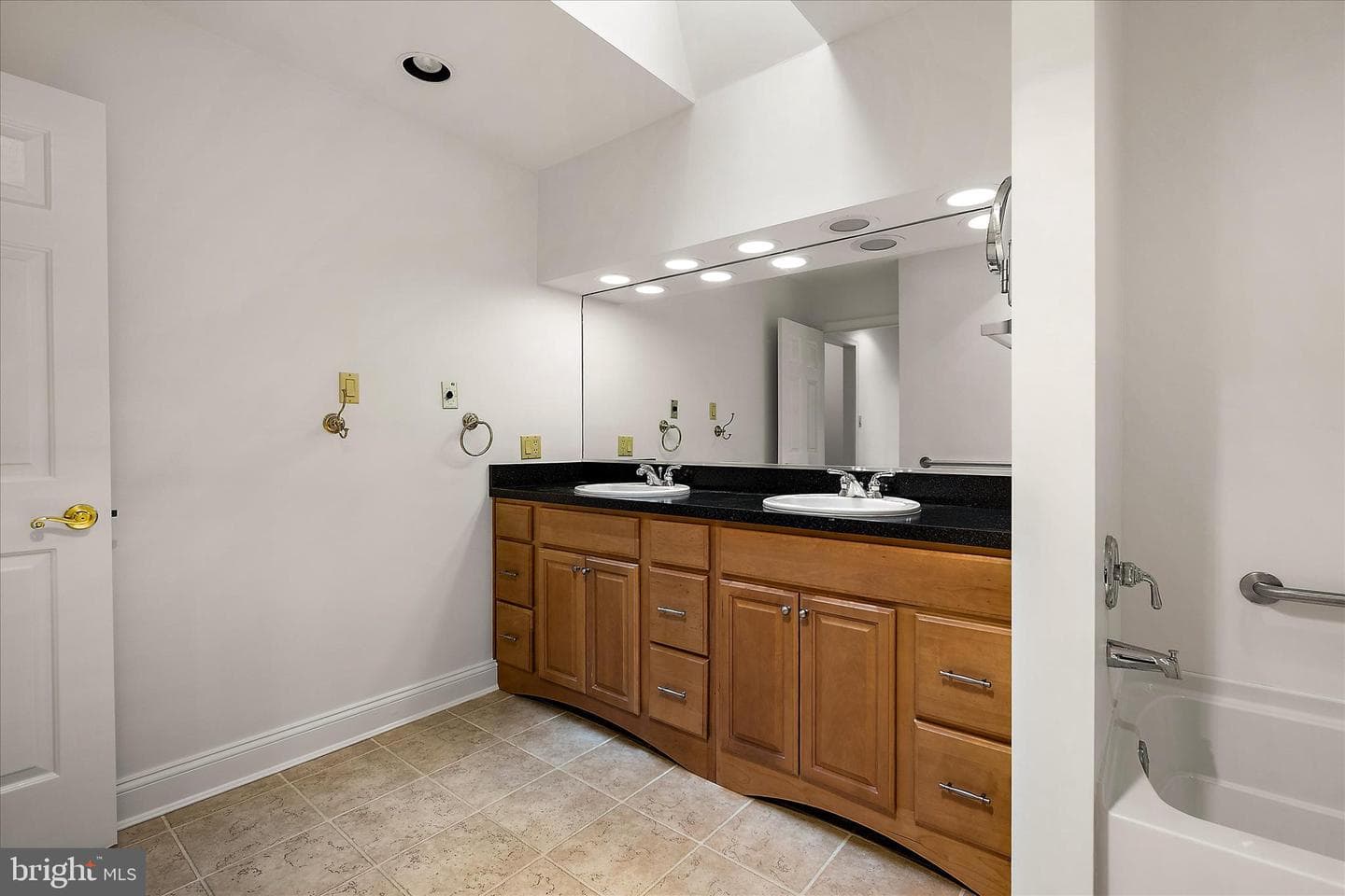 611 N Park Drive photo 32
