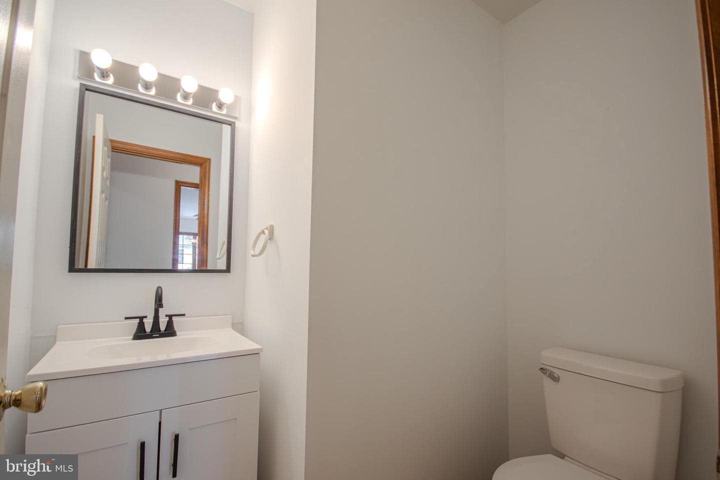 313 W London Avenue photo 15
