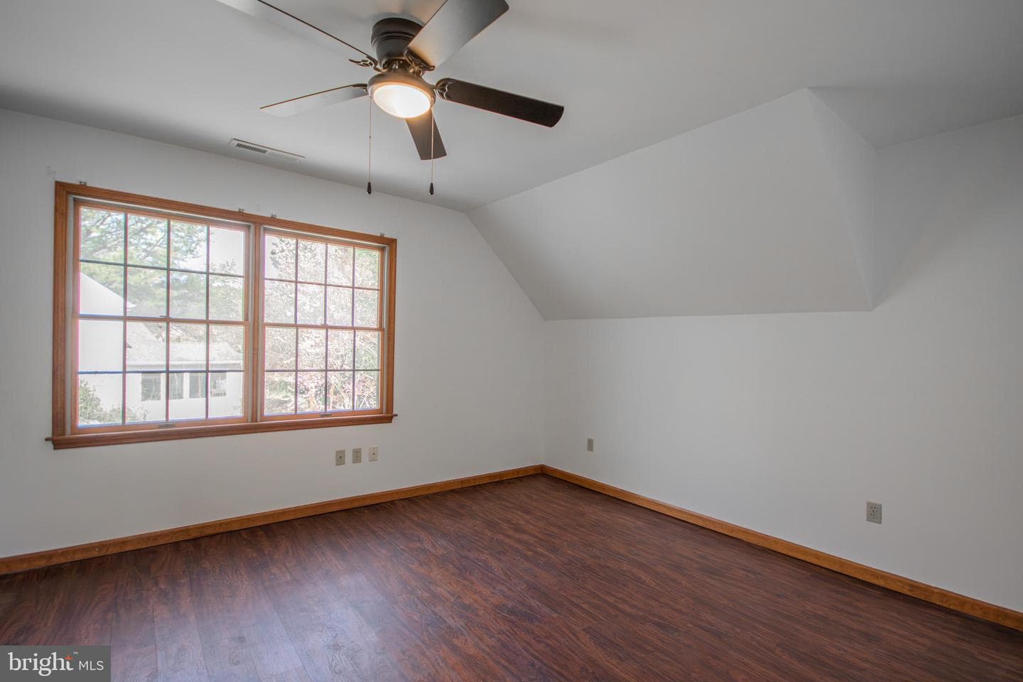 313 W London Avenue photo 27