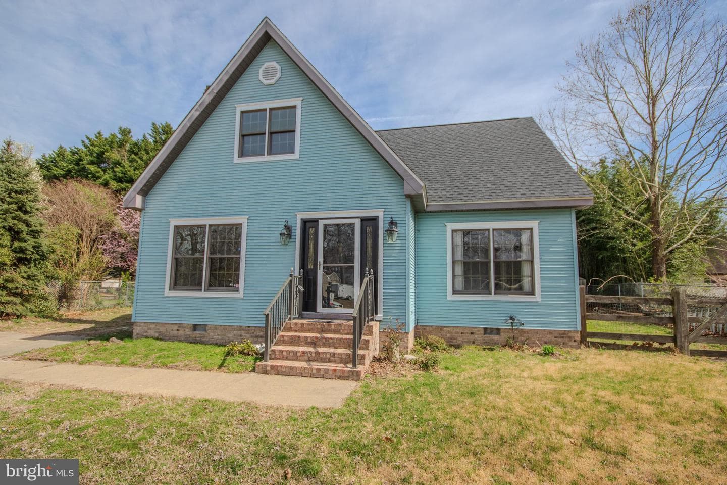 313 W London Avenue photo 3