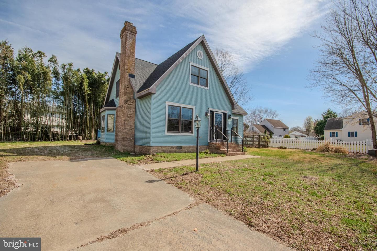 313 W London Avenue photo 5