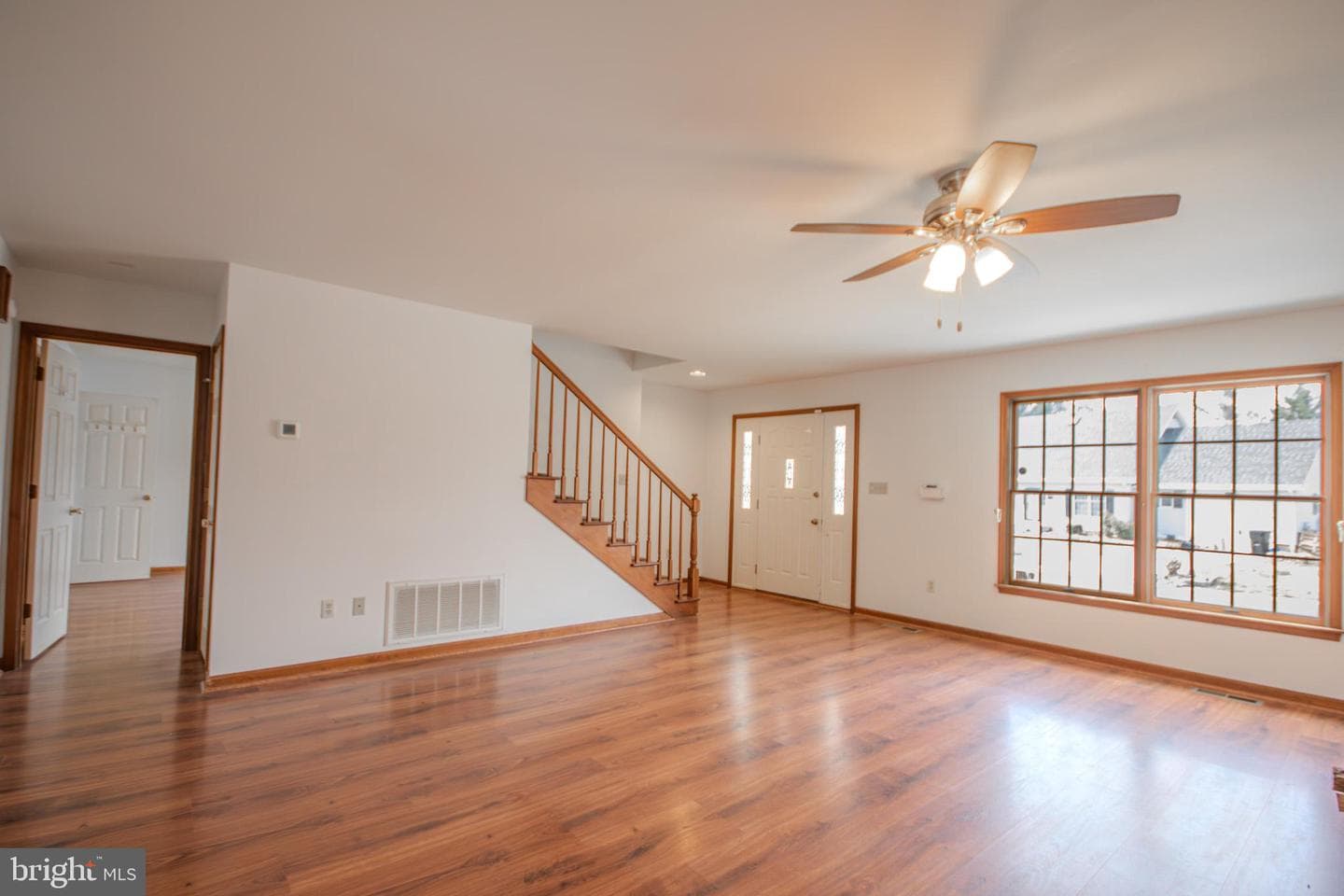 313 W London Avenue photo 8