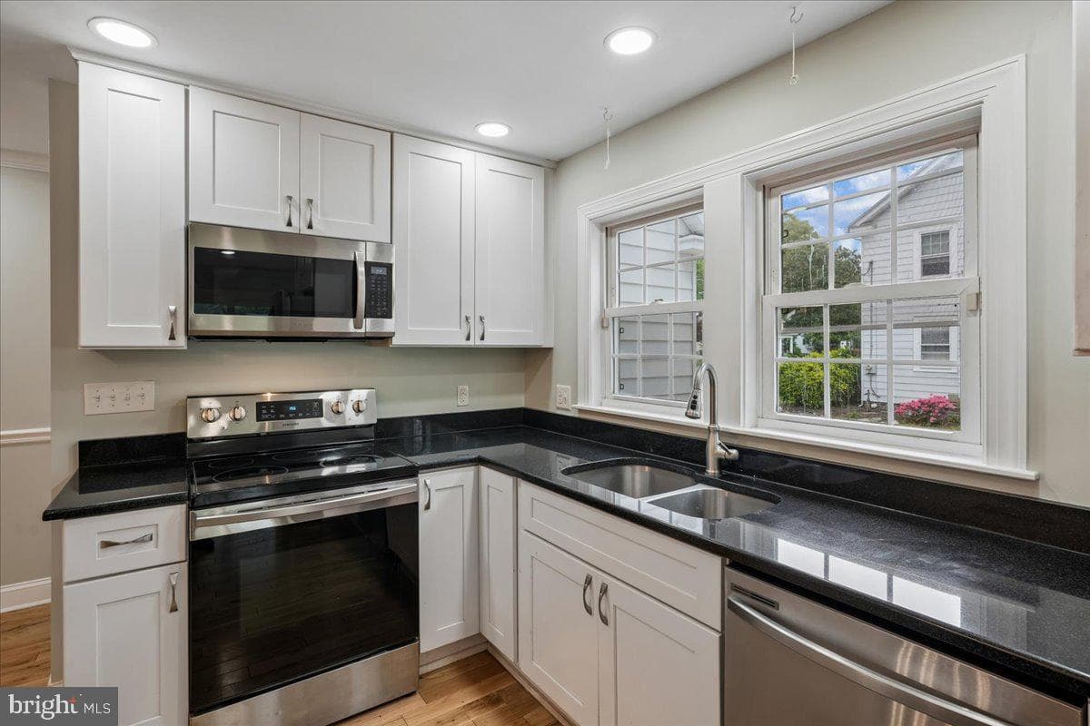 420 Pinehurst Avenue photo 8
