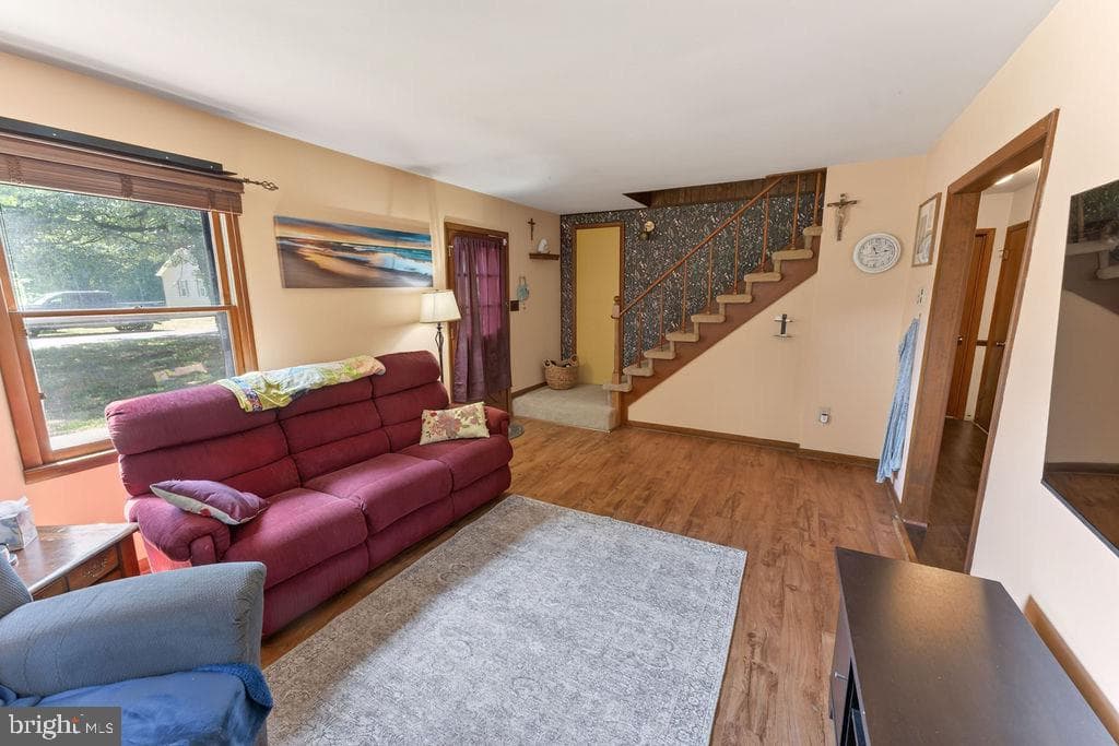 352 Carey Avenue photo 10