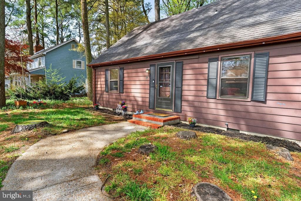 352 Carey Avenue photo 3