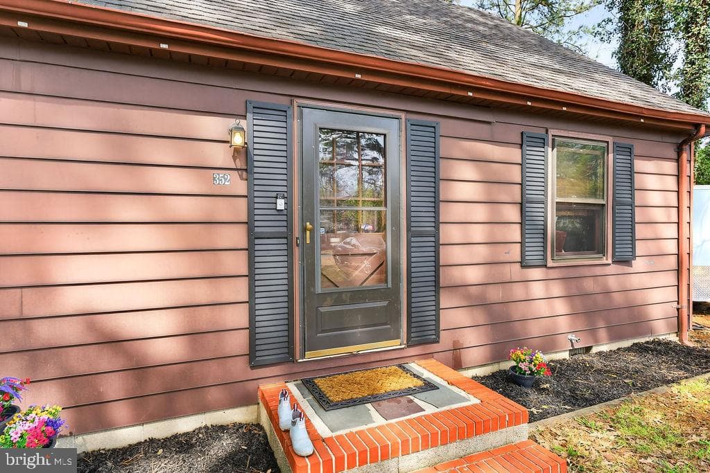 352 Carey Avenue photo 4