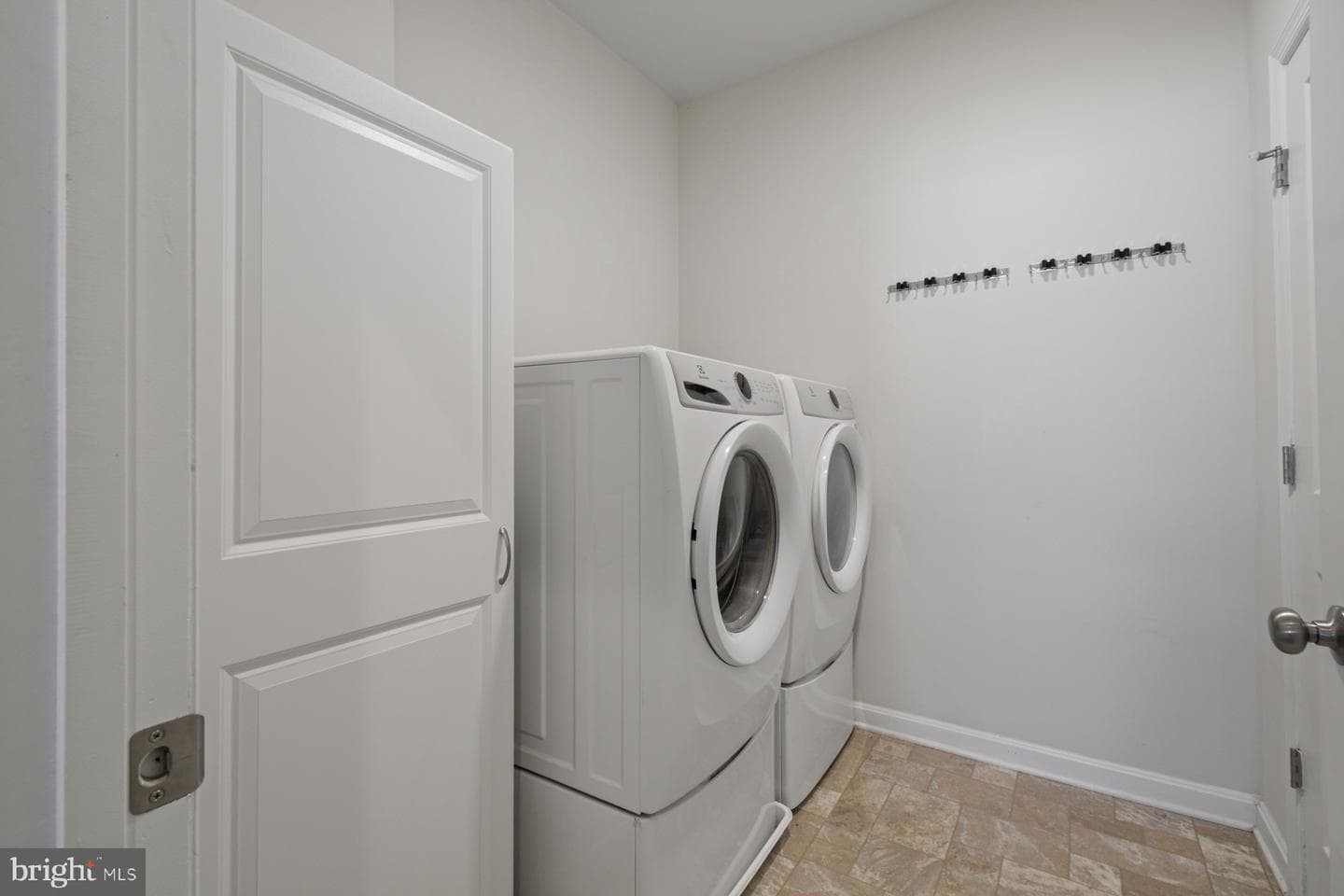 415 Twin Creeks Drive photo 33