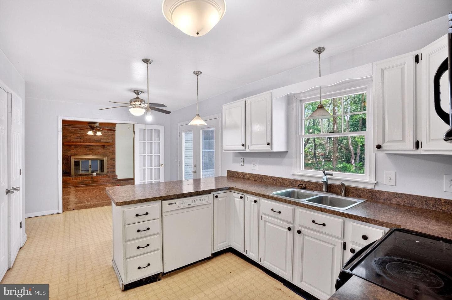 1005 Lantern Hill Court photo 11