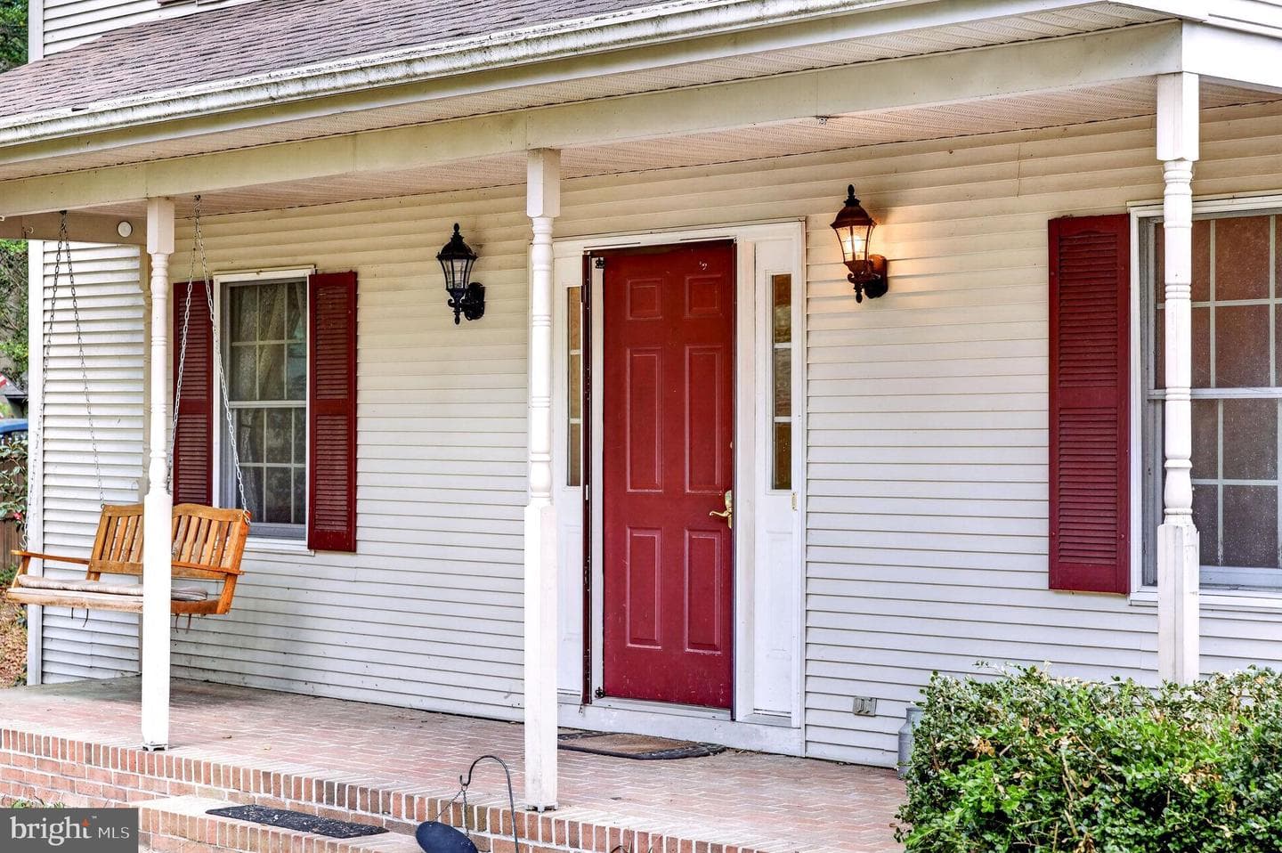 1005 Lantern Hill Court photo 2
