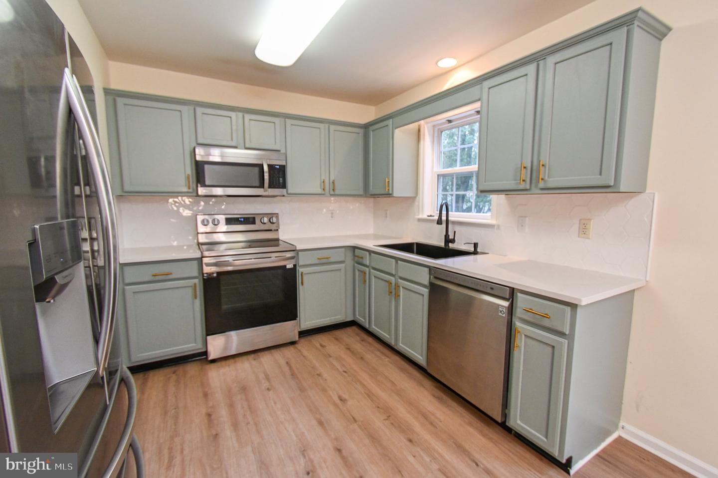 1004 Granite Court photo 2