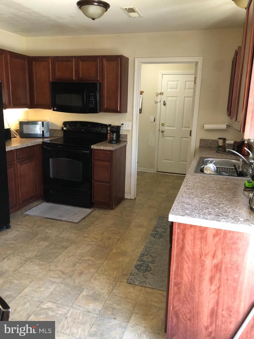 7250 Chatham Manor Way photo 4