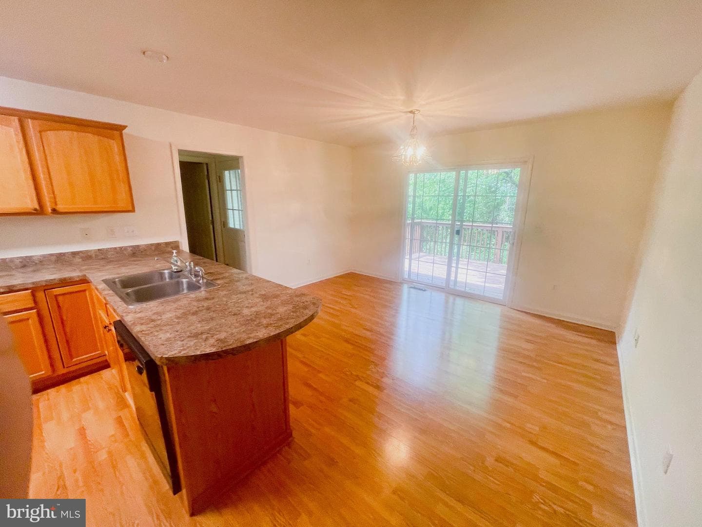 914 Sapphire Court photo 10