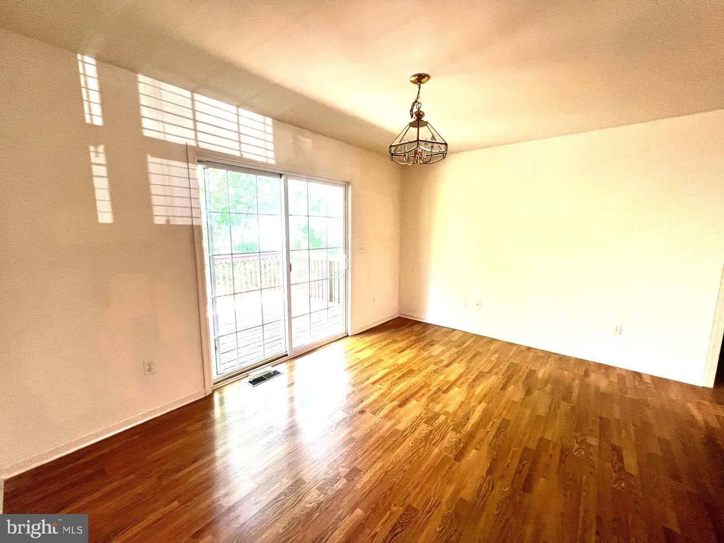 914 Sapphire Court photo 11