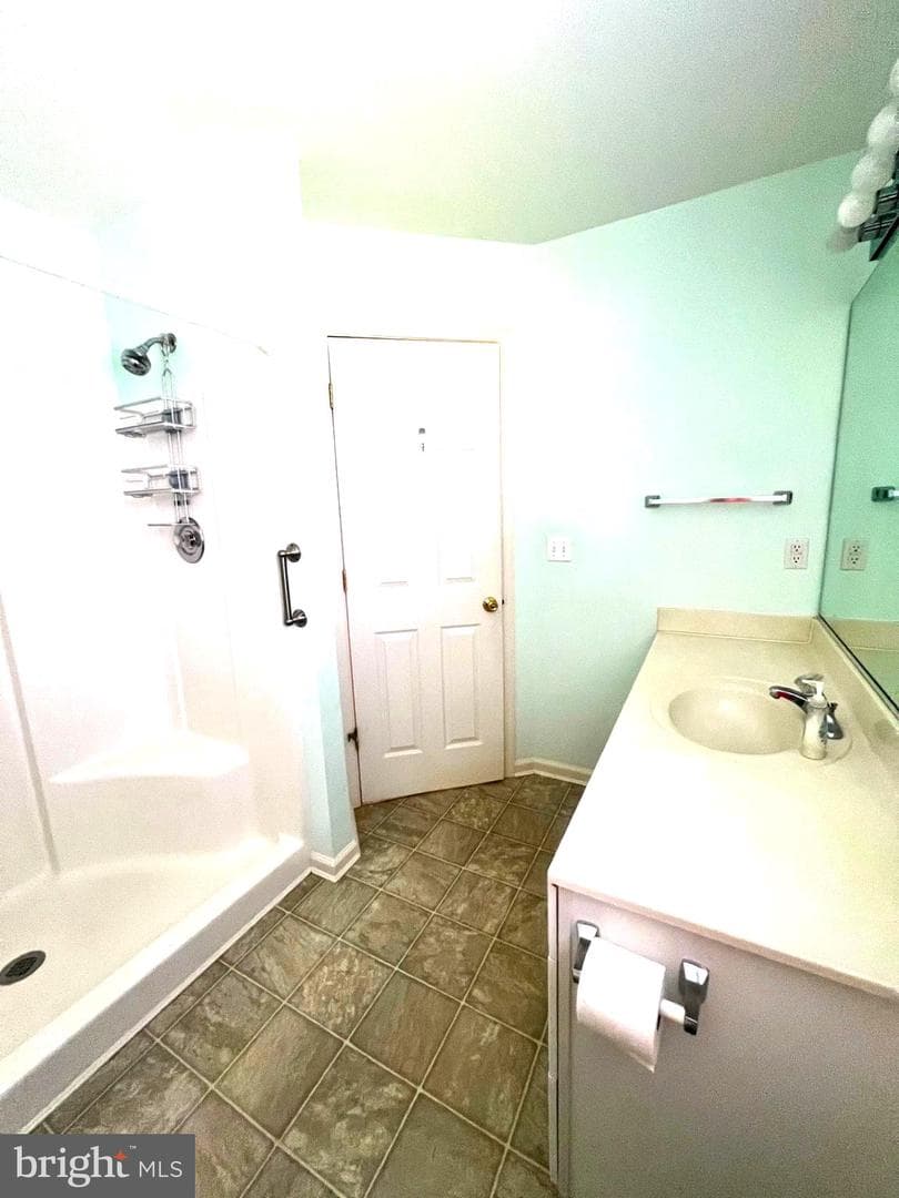 914 Sapphire Court photo 16