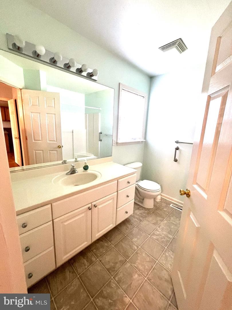 914 Sapphire Court photo 17