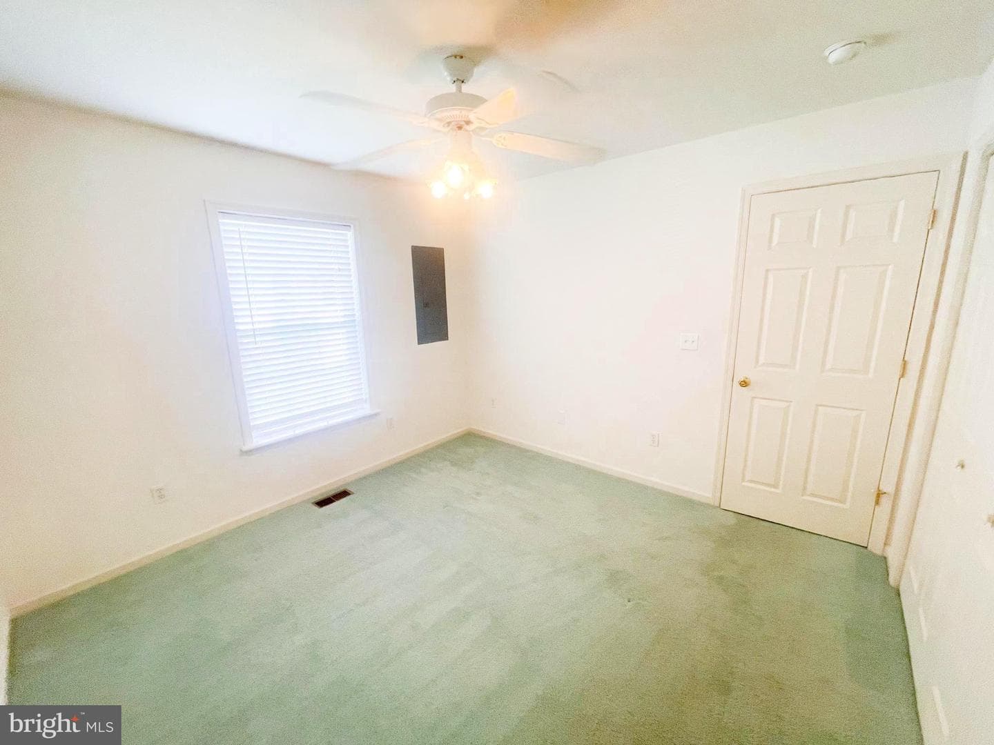 914 Sapphire Court photo 21