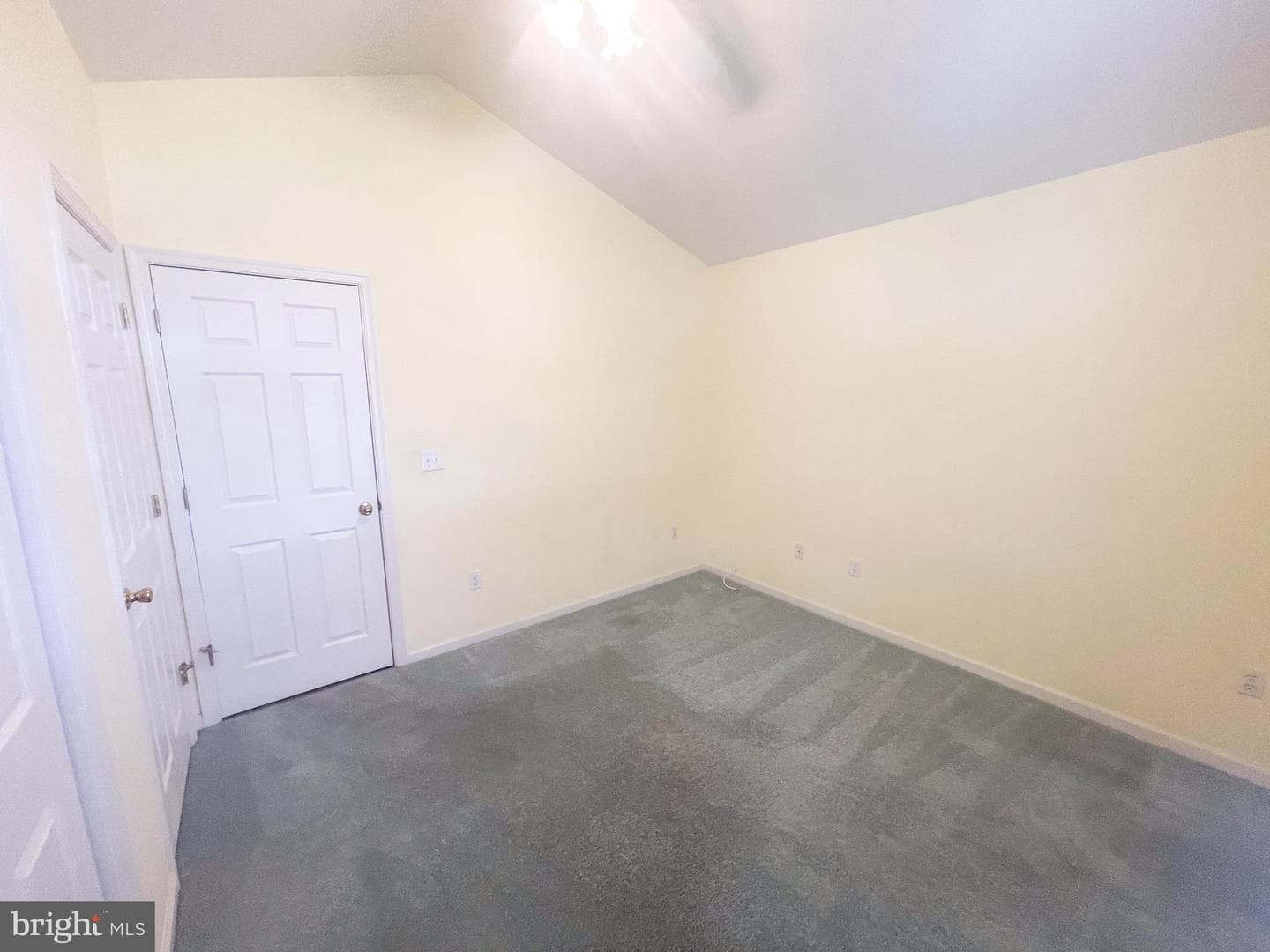 914 Sapphire Court photo 22
