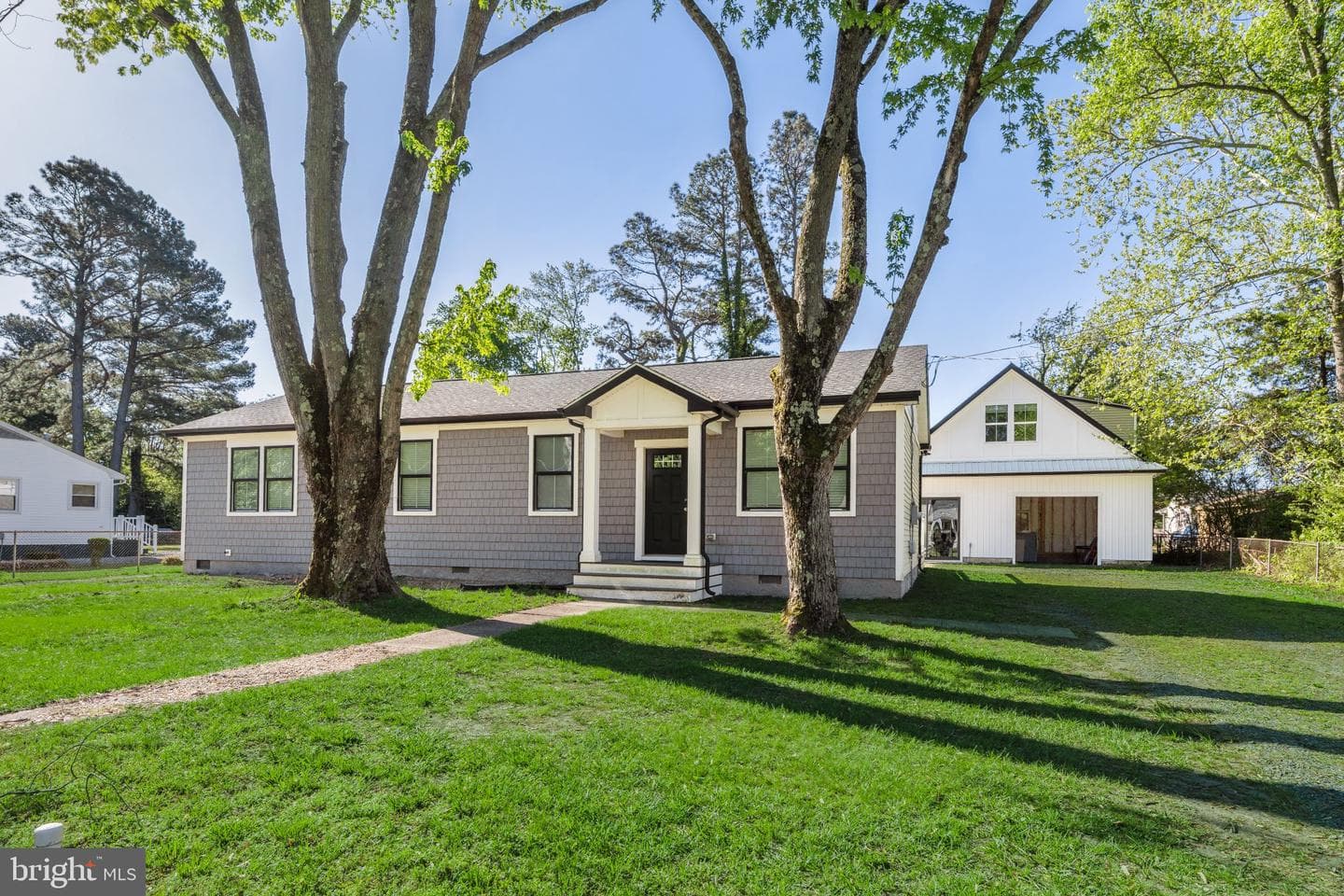 27515 Edgewood Circle photo 2