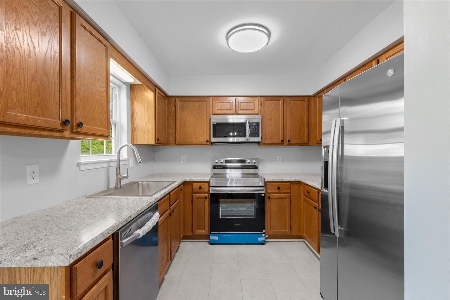 210 Bradley Street photo 14