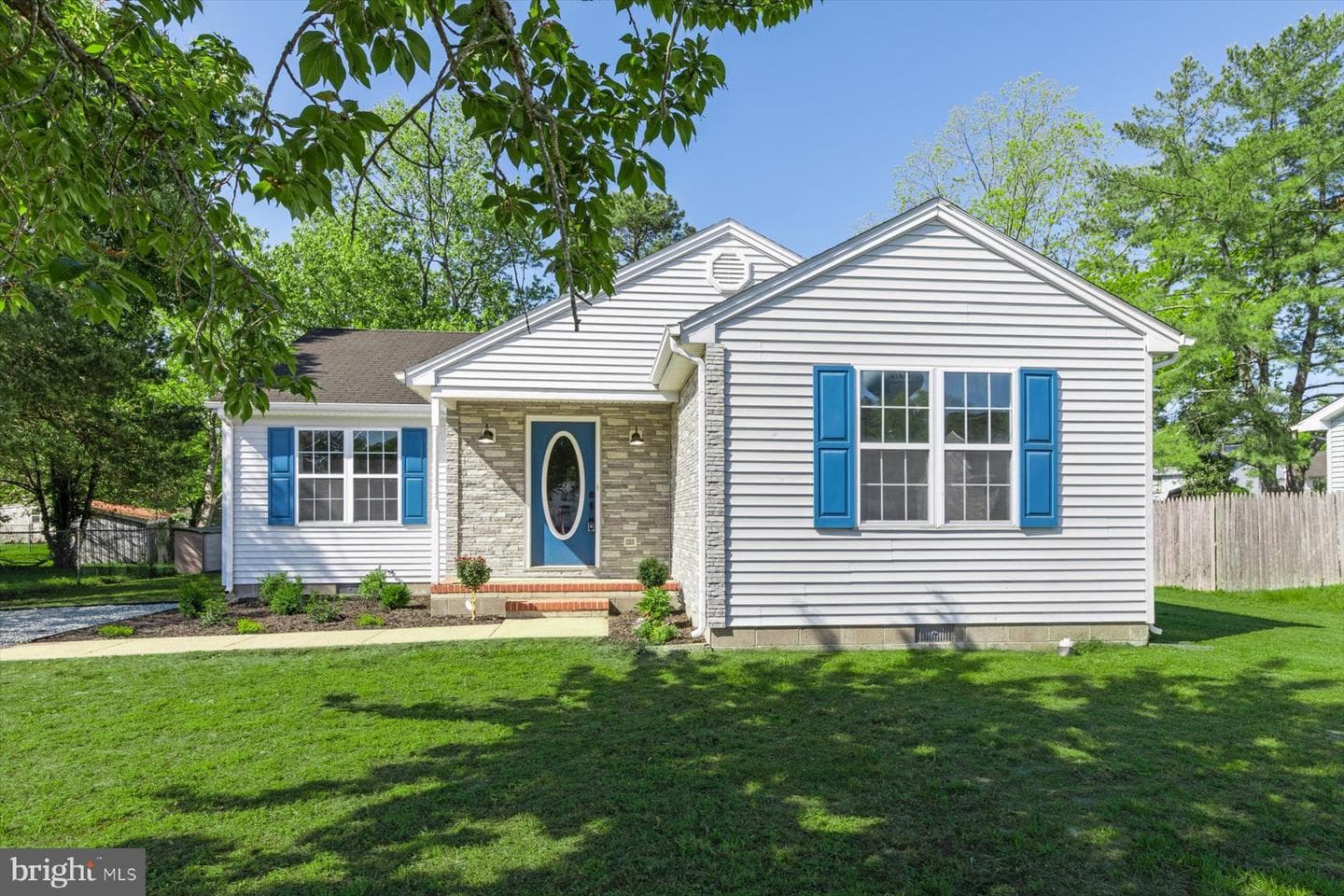 210 Bradley Street photo 2