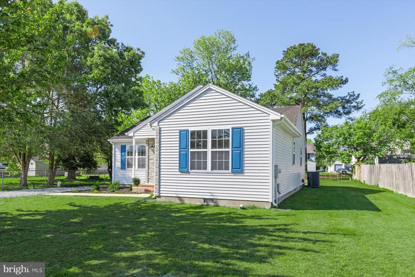 210 Bradley Street photo 3