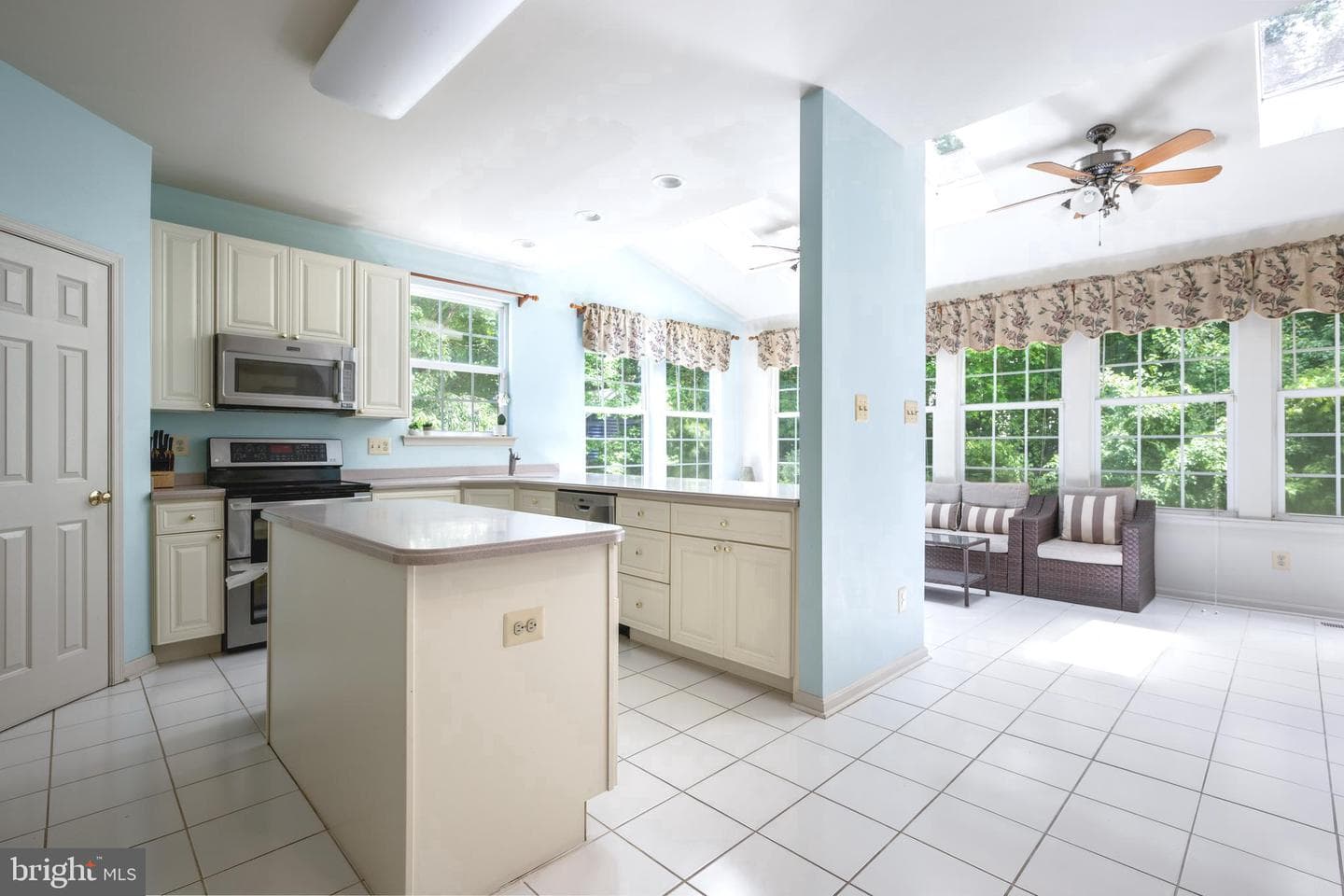 8625 Shadow Lane photo 17