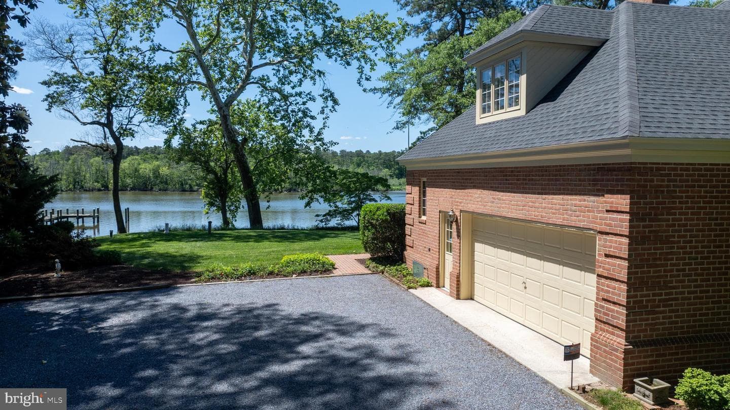 5396 Nithsdale Drive photo 8