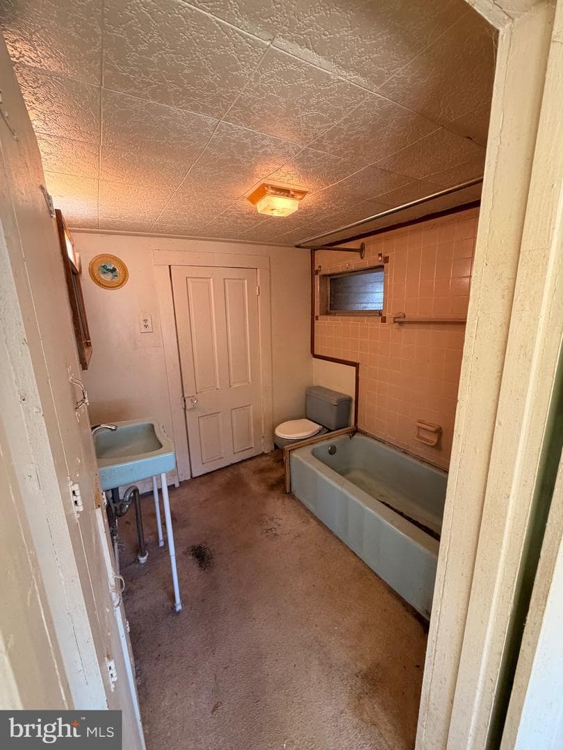 211 E Lillian Street photo 12