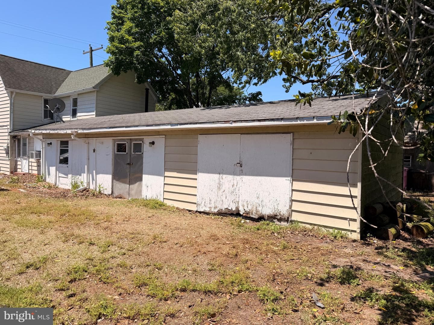211 E Lillian Street photo 3