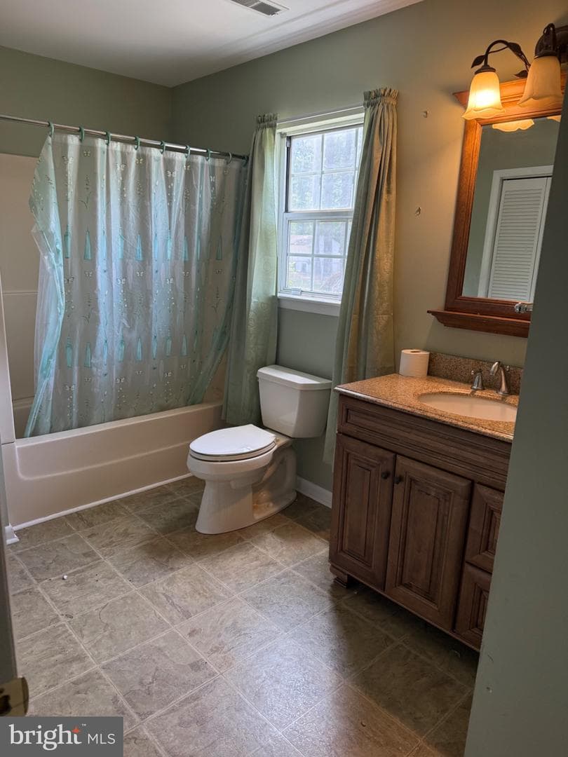 1715 Emerson photo 13