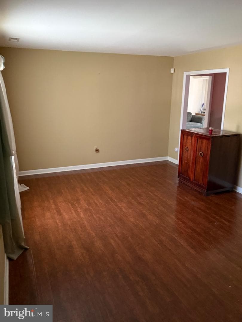 1715 Emerson photo 3