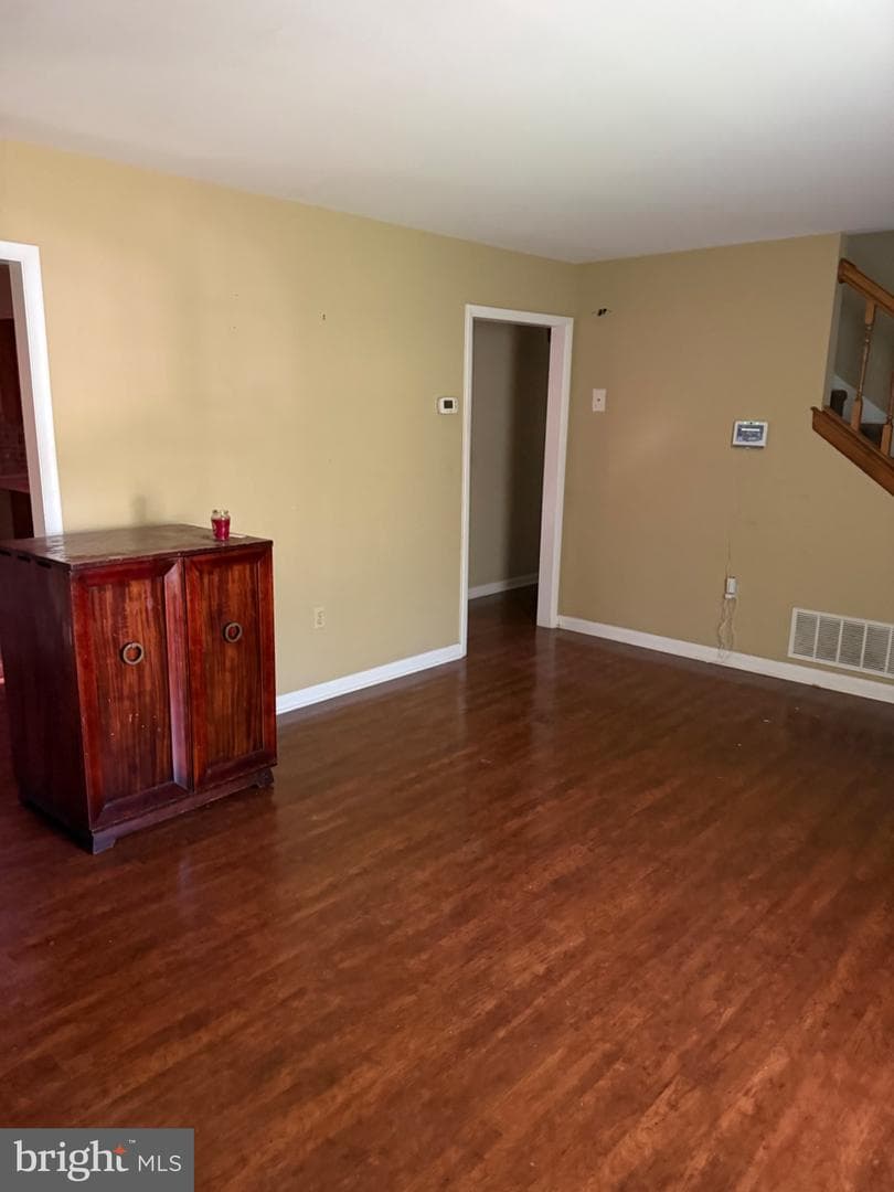 1715 Emerson photo 4