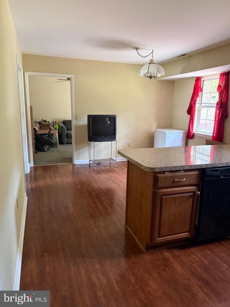 1715 Emerson photo 6