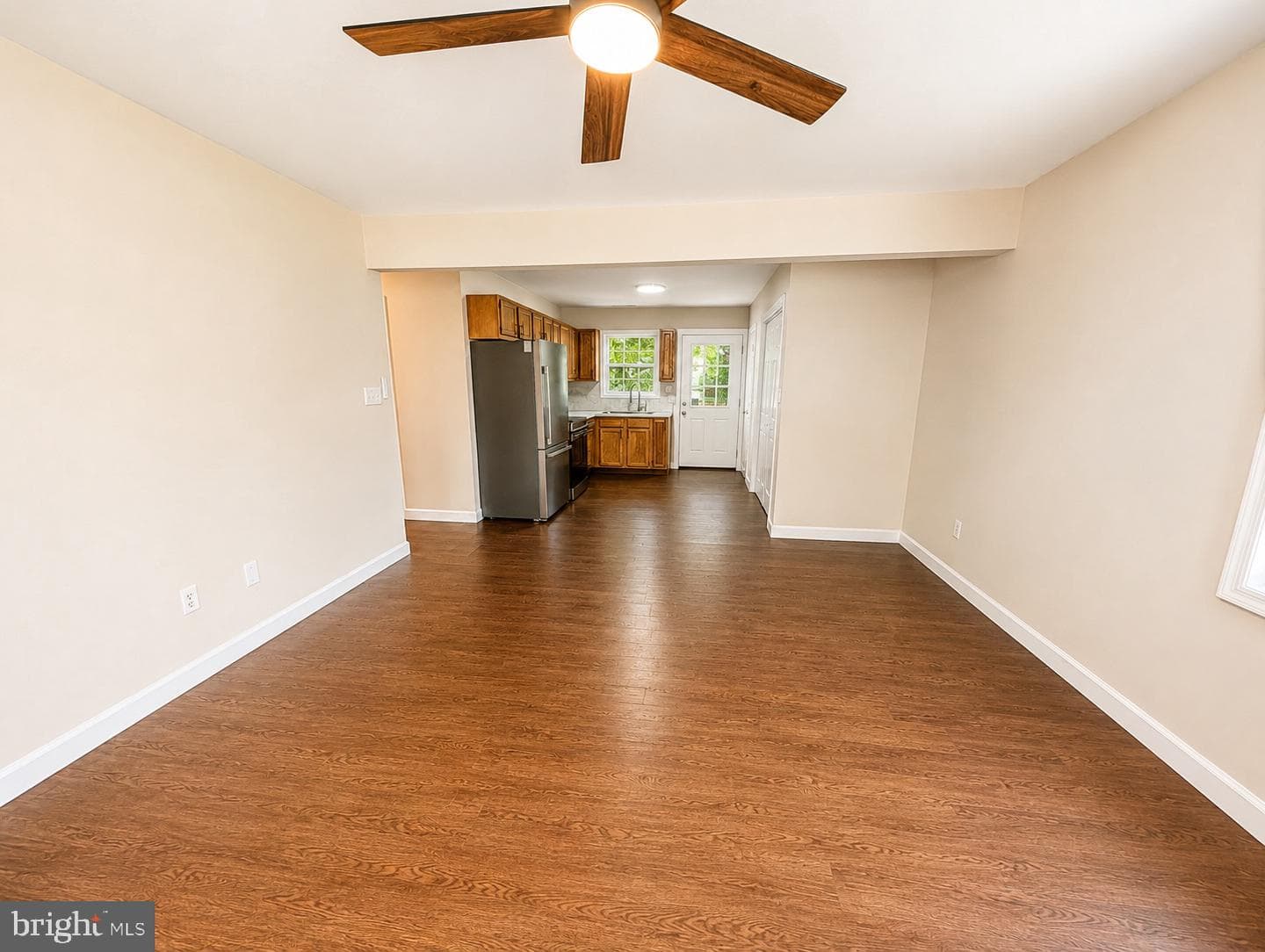 904 Hanson Street photo 4