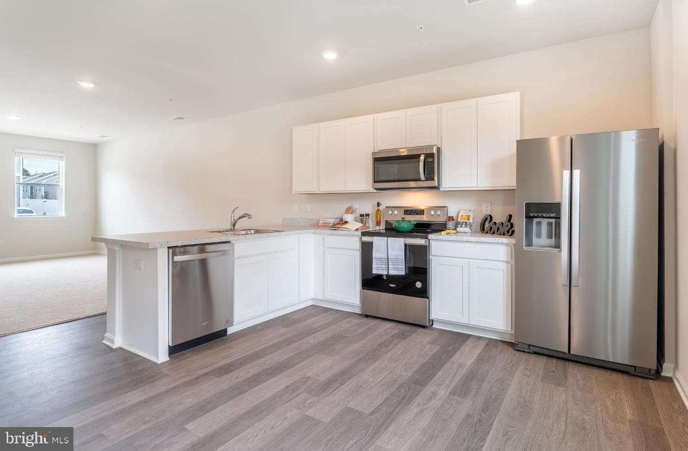 846 Derwent Lane photo 3