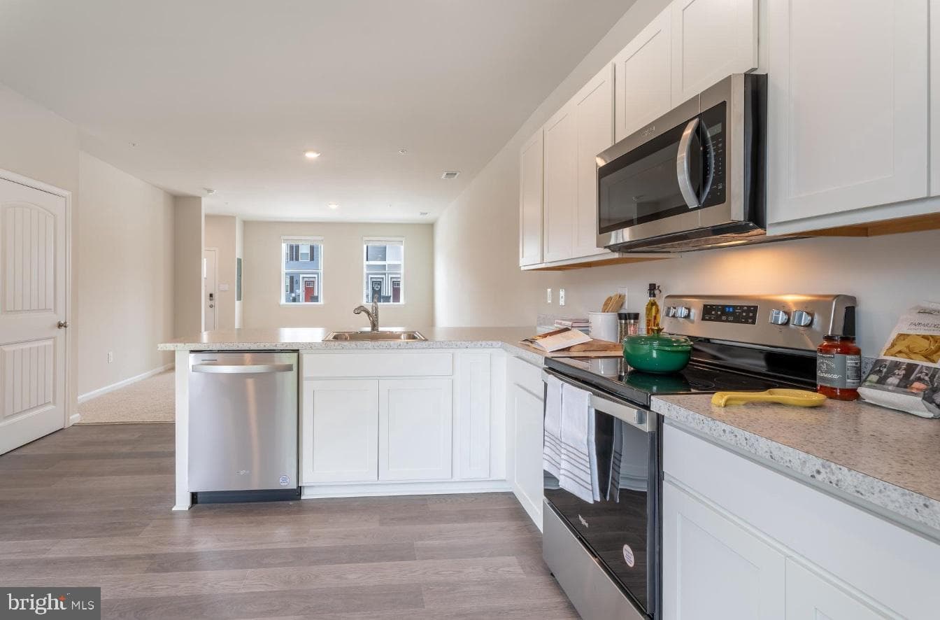 846 Derwent Lane photo 4