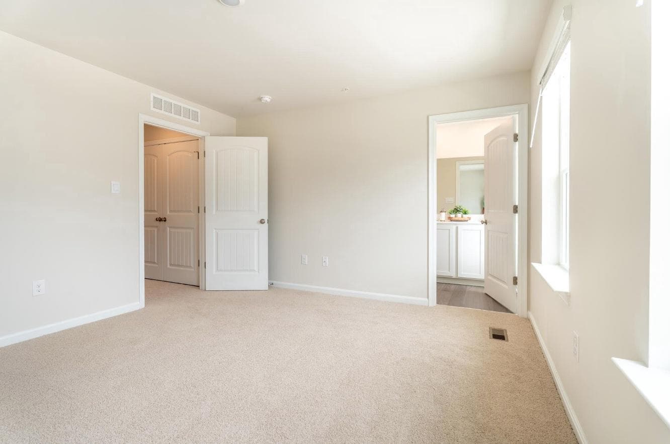 846 Derwent Lane photo 8