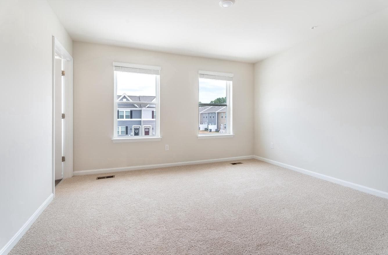 846 Derwent Lane photo 9