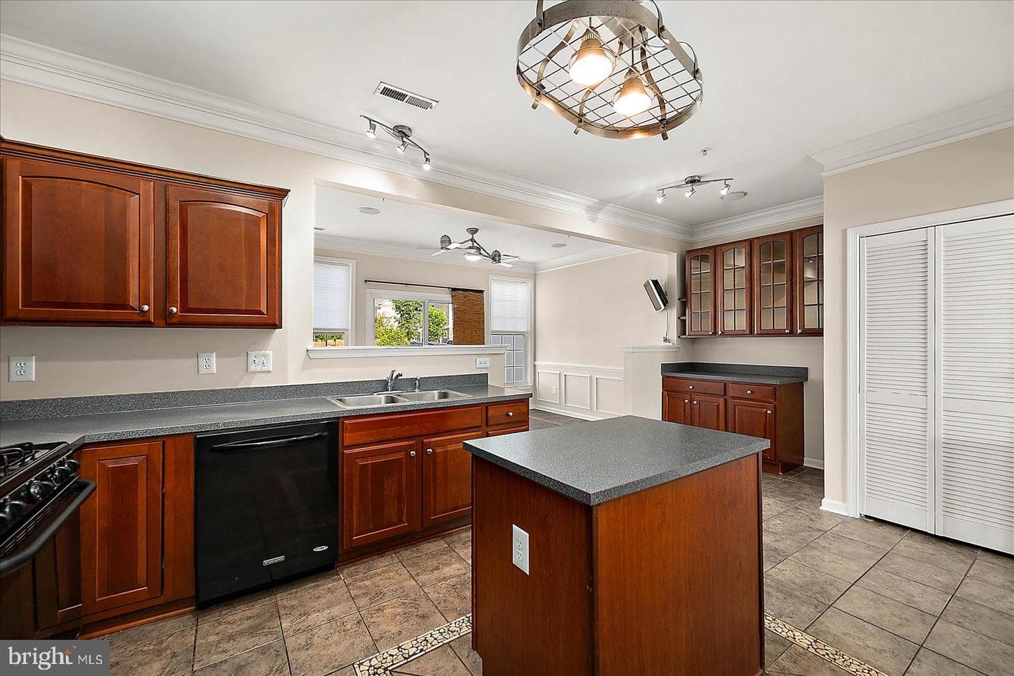 1009 Meadow View Drive photo 14