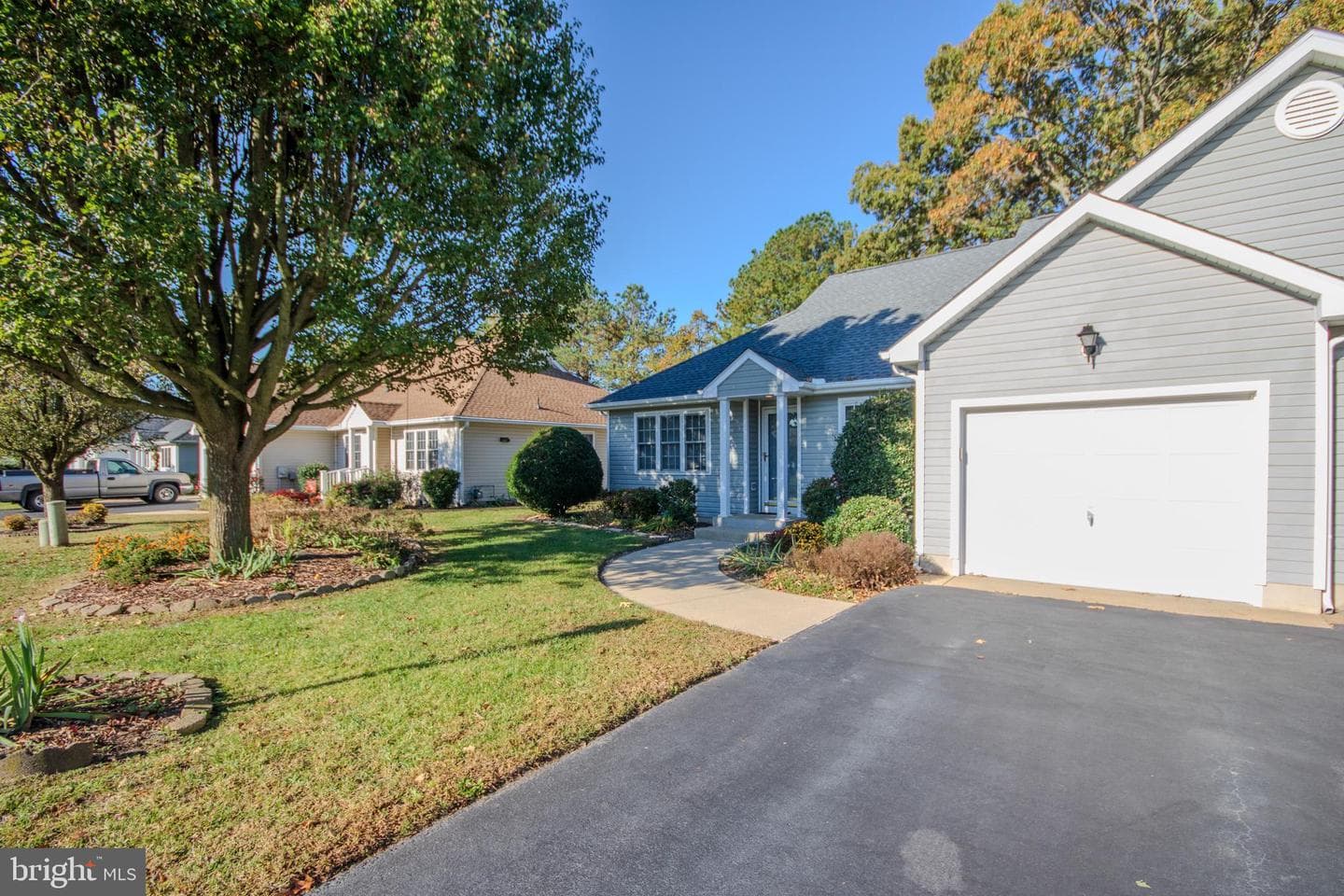 922 W Schumaker Manor Drive photo 3