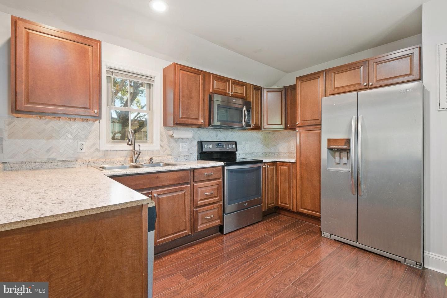 2516 Castle Street photo 11