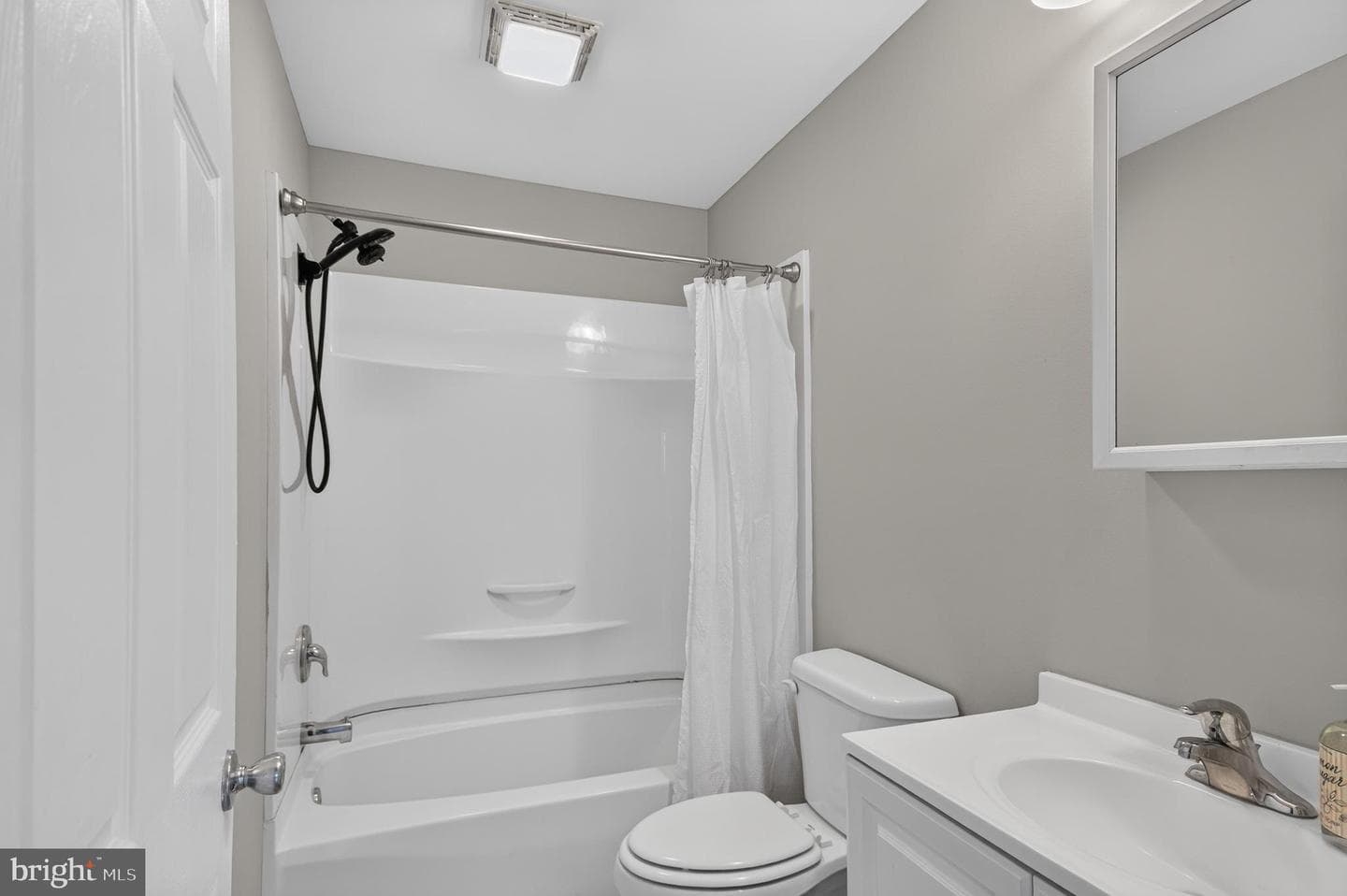 103 Russell Avenue photo 12