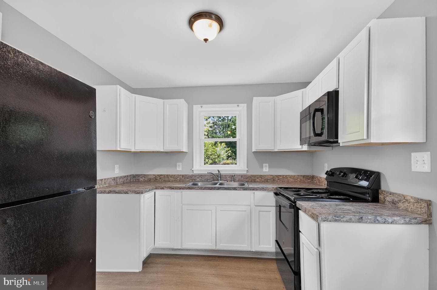103 Russell Avenue photo 8