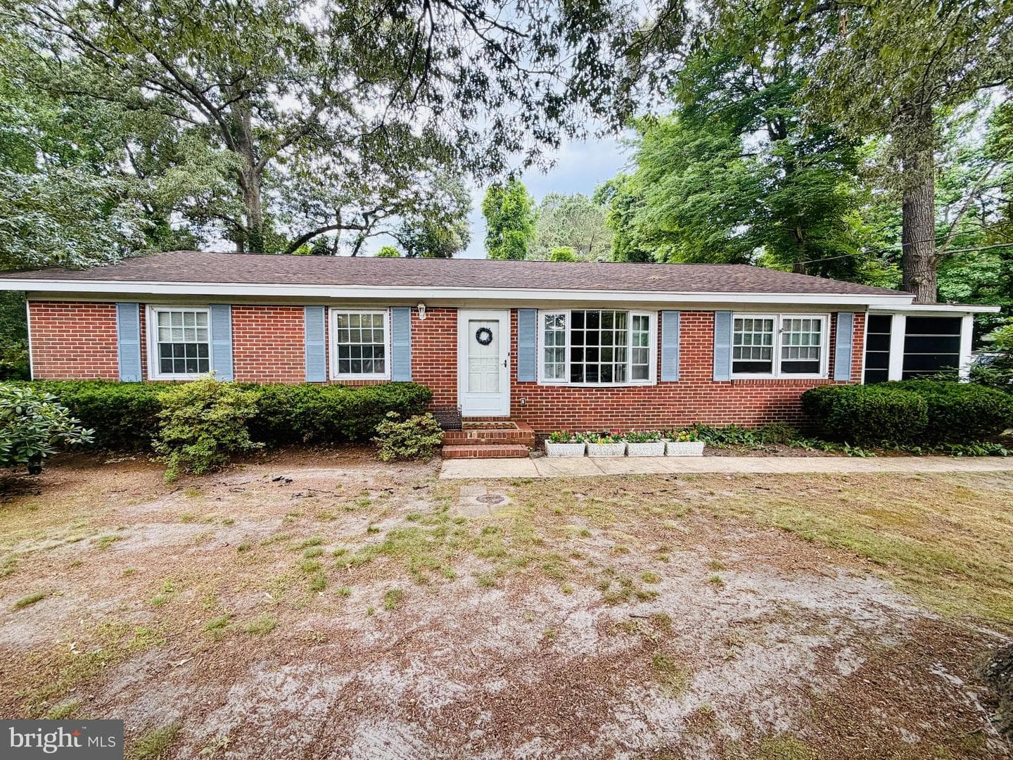 6858 Lois Avenue photo 6