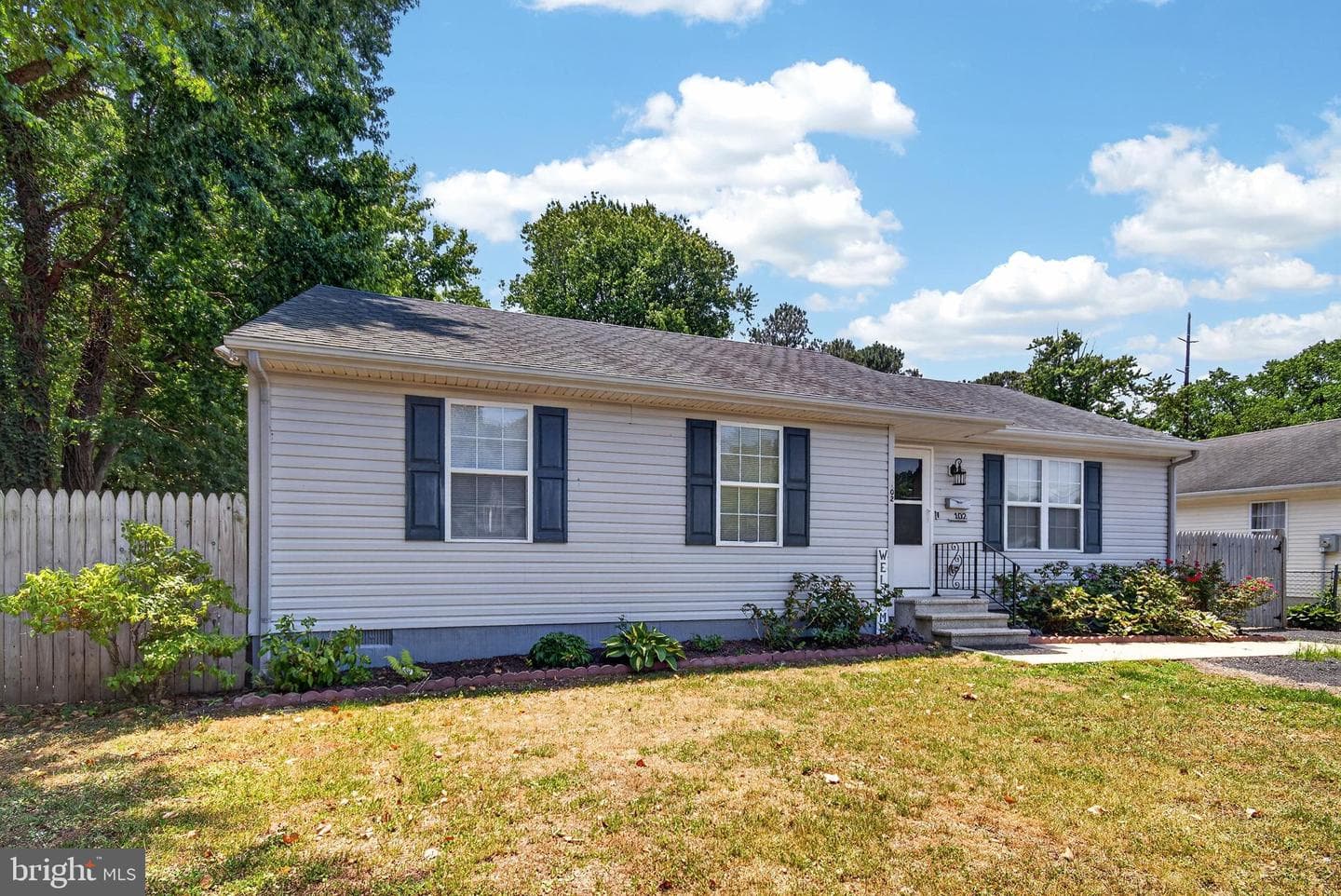 102 W East Street photo 2