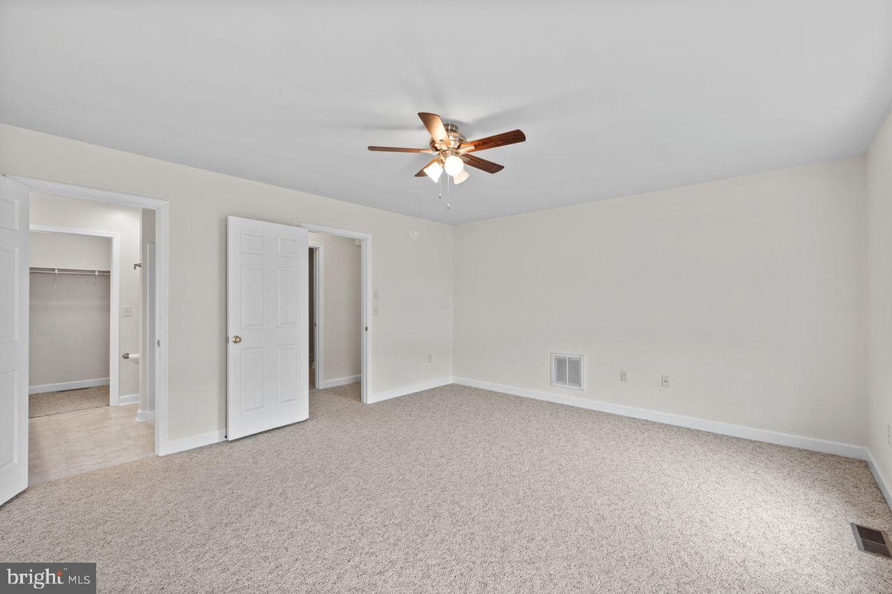 110 Glenbrooke Court photo 23
