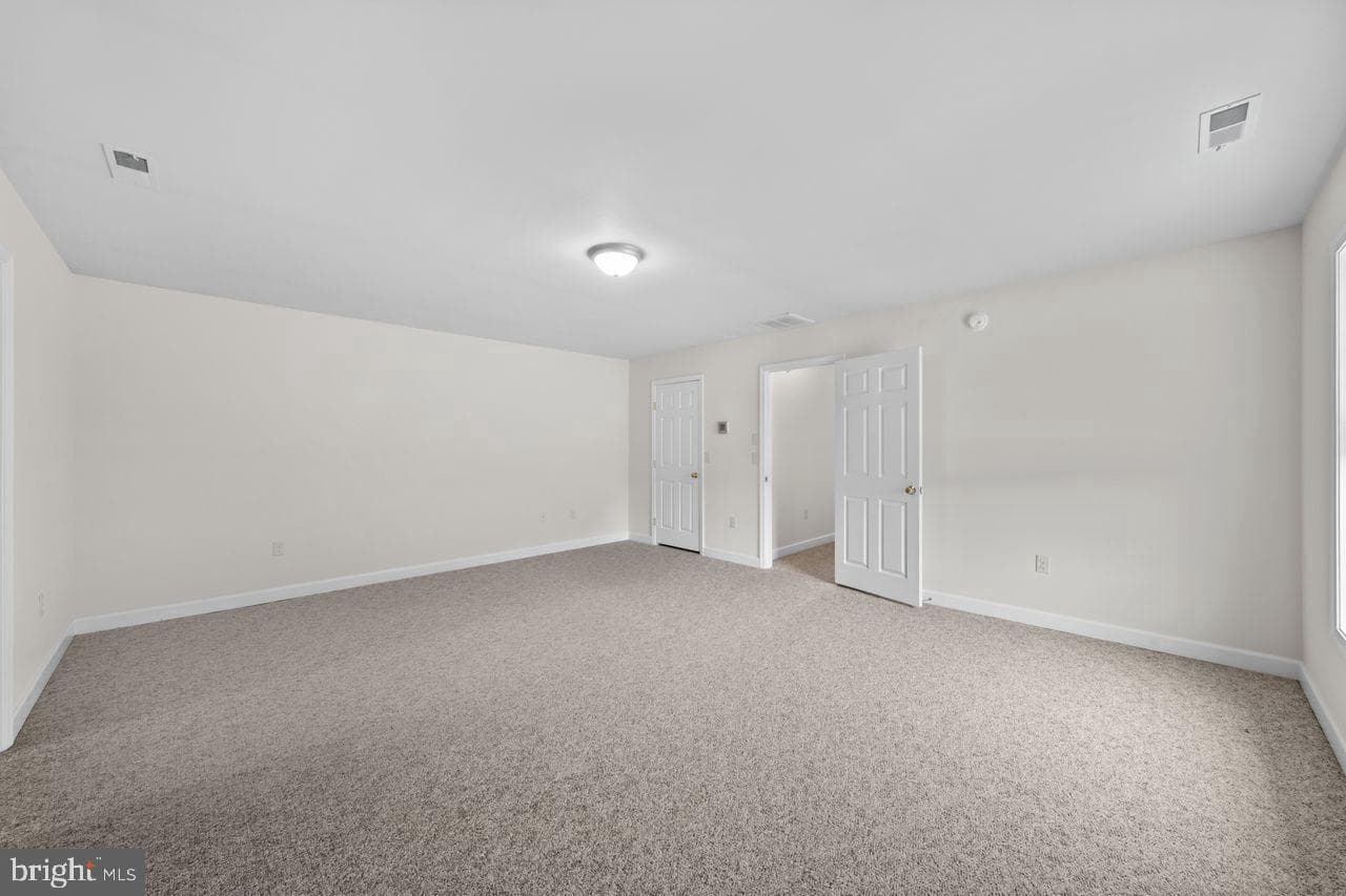 110 Glenbrooke Court photo 32