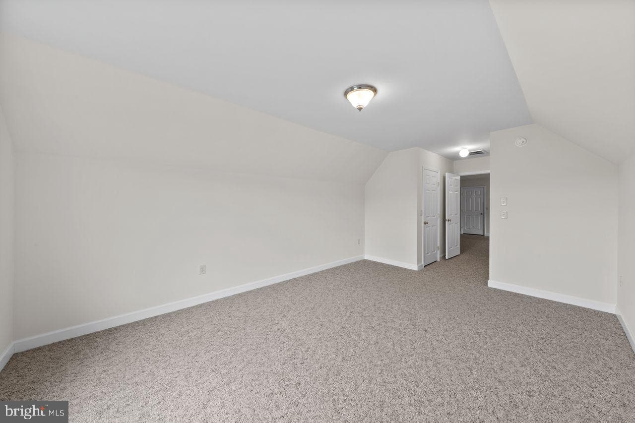 110 Glenbrooke Court photo 34