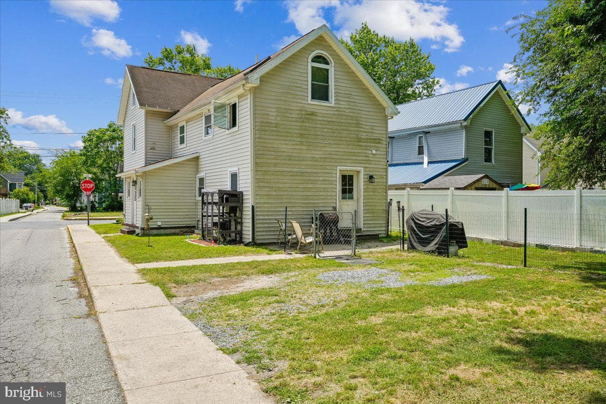 113 E East Street photo 32